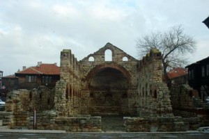 Несебр, старый город, развалины базилики